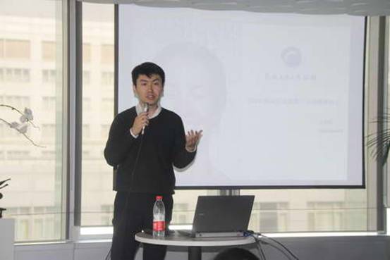 汉斯格雅代表演讲