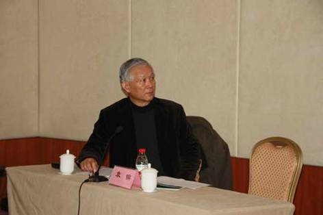 《生态城市与绿色建筑》主编、清华大学博士生导师袁镔教授主持论坛