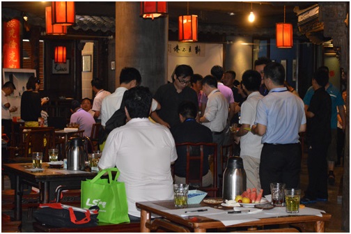 嘉宾积极沟通交流（RCC关系网上海老友会）