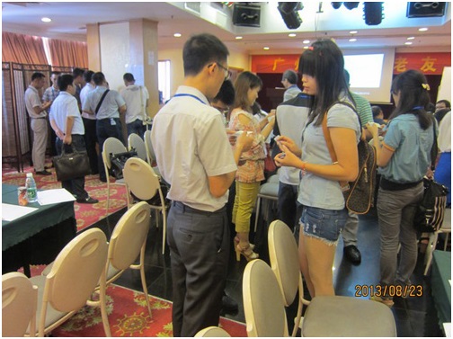 嘉宾积极沟通交流（RCC关系网广州老友会）