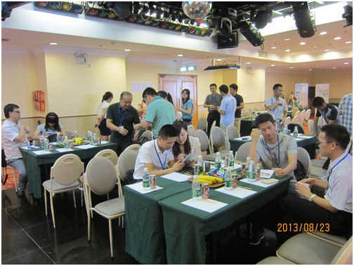 嘉宾积极沟通交流（RCC关系网广州老友会）