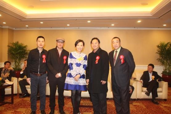 RCC瑞达恒CEO区少聪先生（右二）和中经联盟第九任轮值主席、世茂集团、世茂股份有限公司副总裁宋垚（左三）与RCC客户代表合影