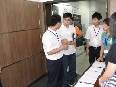 RCC工作人员与建筑总工王总交流中