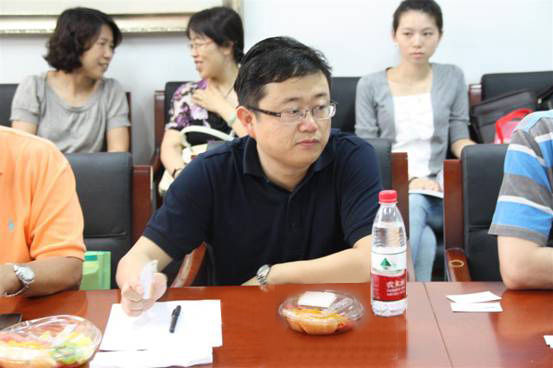 山东金晶公司领导
