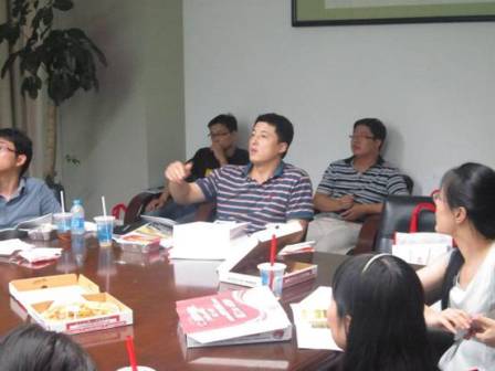 设计师会上提问