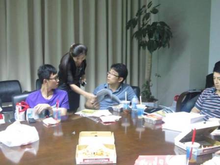 科尼集团代表为设计师解答问题
