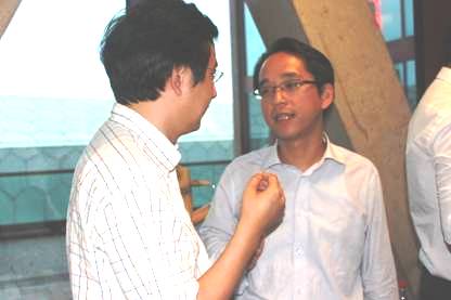 阿特金斯设计顾问有限公司亚太区负责人钱颖初（右一）