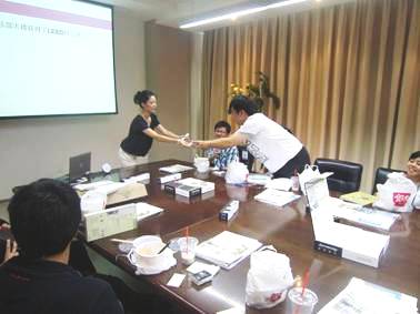 阿姆斯壮代表与设计师互动
