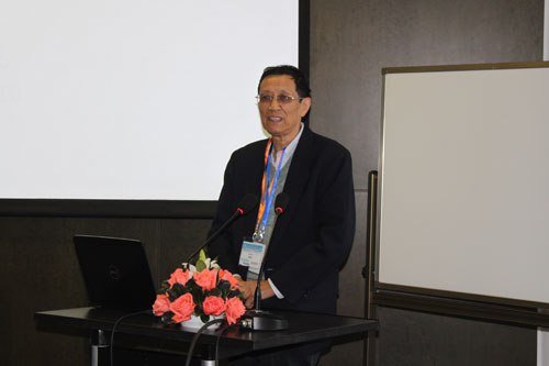 中国照明学会副理事长朱绍龙演讲