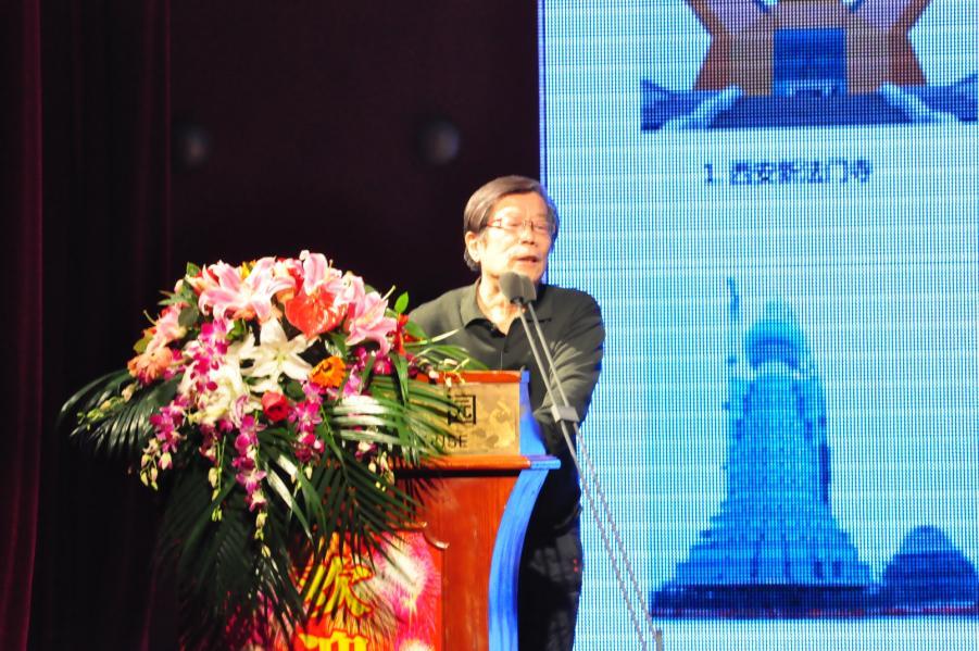 中国建筑学会高级建筑师、著名建筑评论家顾孟潮讲话