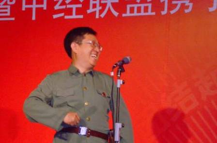 华业地产副总裁陈云峰表演节目